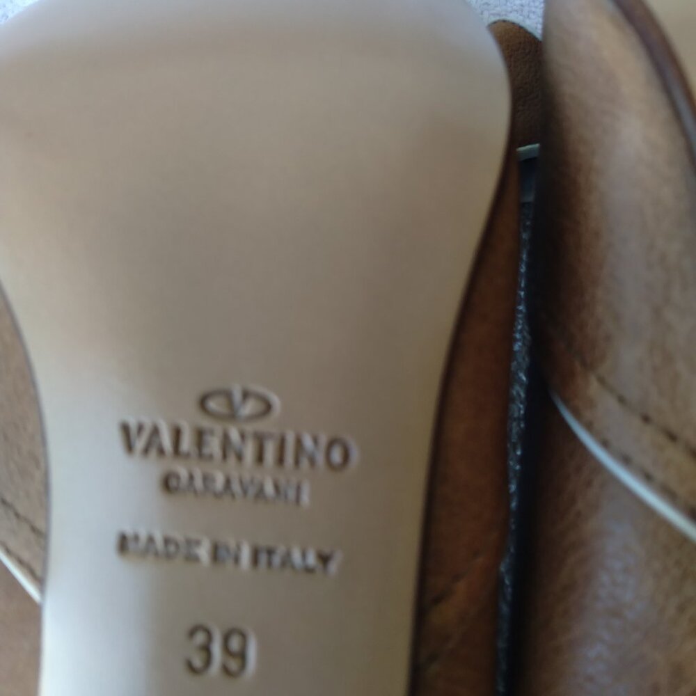 Valentino Beige & White Pumps Size 39 - Picture 5 of 7